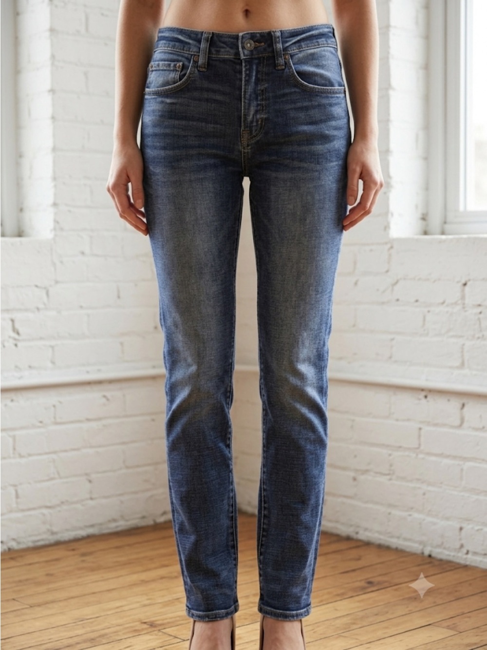 American Eagle Slim Straight Jeans – Size 28x30 | Classic Fit | Faded Blue